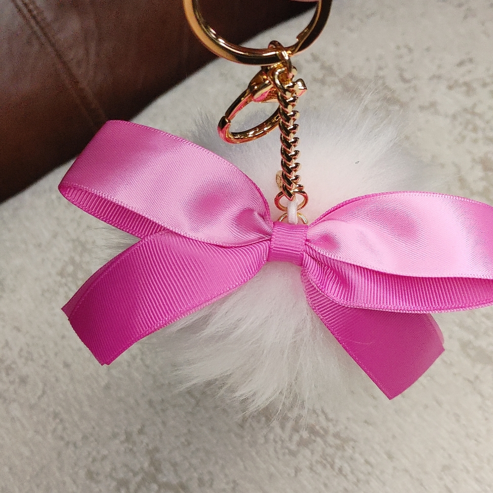 UGG HOLIDAY KEY CHAIN - Picture 8 of 9